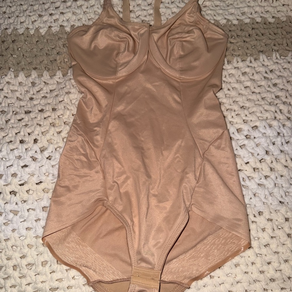 Everyday Nude Shaping Bodysuit with Underwire Support